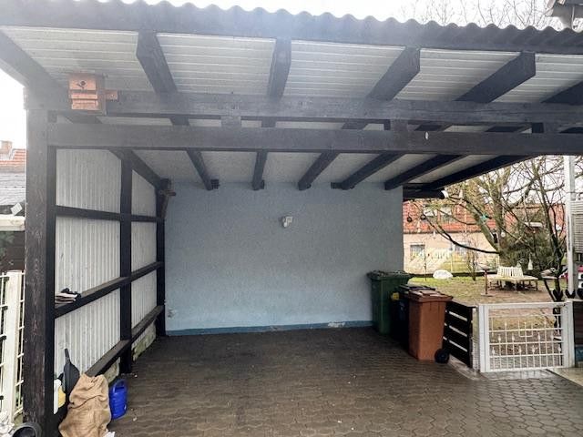 Bright 3-room ground-floor apartment with balcony and large private-use garden – Carport