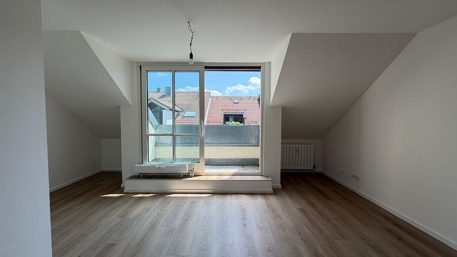Erstbezug nach Sanierung im Herzen von Unterhaching – Wohnzimmer