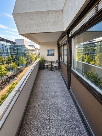 Posizione privilegiata sul lago! Appartamento condiviso premium arredato, appena ristrutturato, con terrazza sul tetto e vista sul lago – Balkon