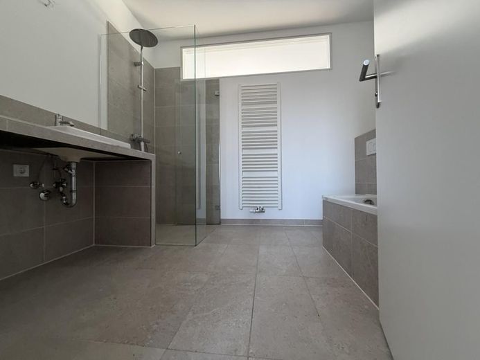 Esclusivo appartamento mansardato con 2 terrazze – nuova costruzione, tranquillo e centrale ad Alt-Treptow – Badezimmer