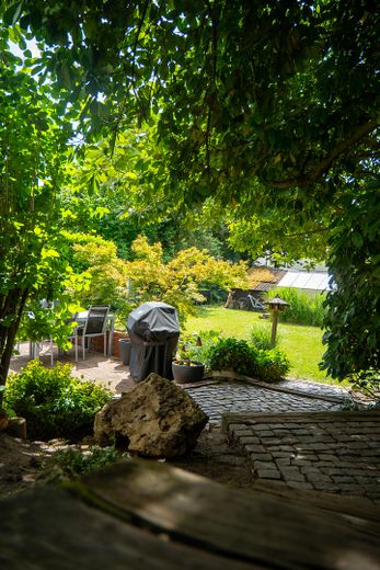 Provisionsfrei - Bezugsfertiges Einfamilienhaus mit großem Garten und Erweiterungspotenzial – Garten 