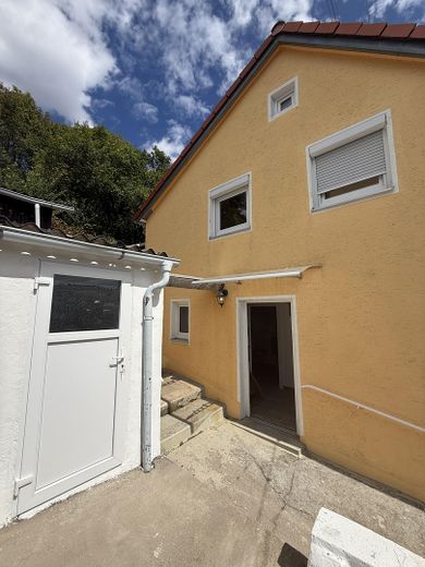 Kleines Häusle mit Charme und Weitblick – ruhig gelegen in Bopfingen-Schloßberg. – Haus mit Nebengebäude