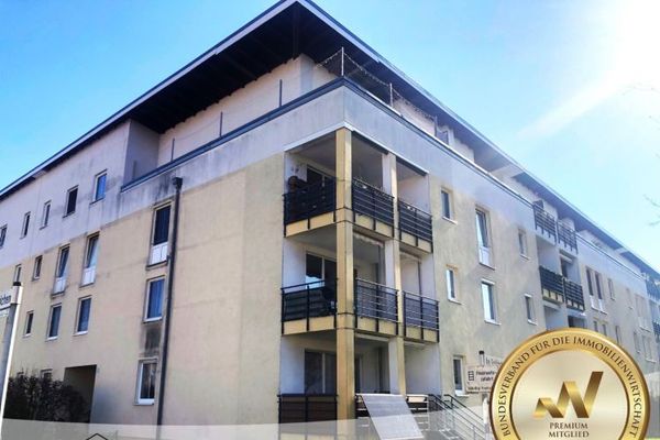 Vivienda libre de 2 habitaciones con garaje subterráneo, balcón, bañera y ducha