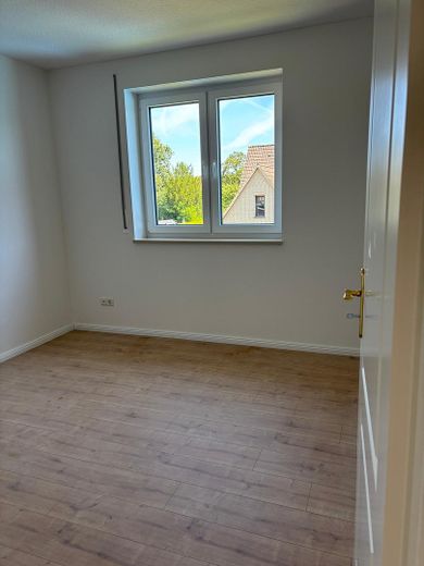 Familienfreundliche grosse Haushälfte – Foto 3