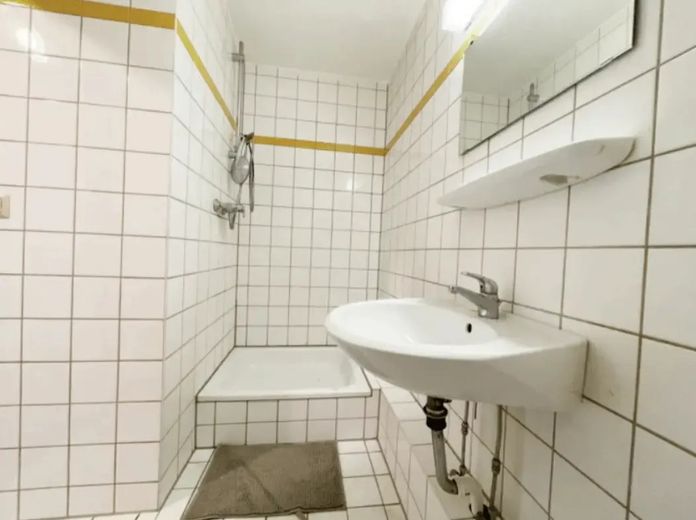 Top Lage in Ehrenfeld - Möblierte, exklusive 1-Zimmer-Wohnung – Badezimmer