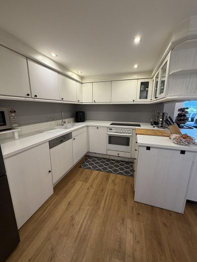 Modernisierte 3-Zimmer-Wohnung mit traumhaftem Bergblick – Küche