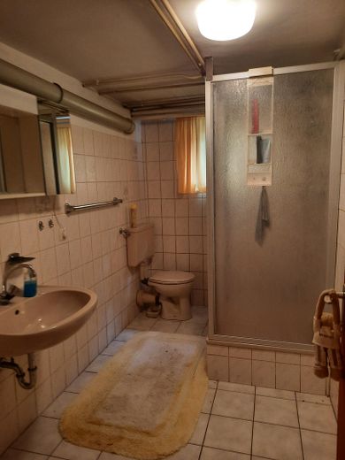 Casa unifamiliare con possibilità di appartamento indipendente/alloggio multigenerazionale su terreno spazioso - senza provvigione – Keller Badezimmer