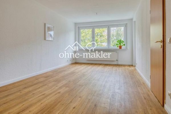 Erstbezug nach Sanierung: 4-Raum-Wohnung mit Einbauküche, Balkon & Autostellplatz