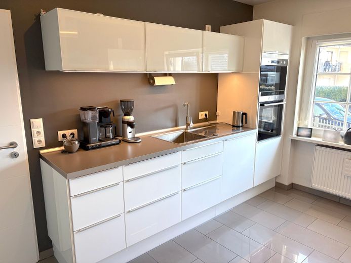 Eklentili, şömineli, bahçeli ve teraslı modern müstakil ev - 260 m²'ye kadar yaşam alanı – Küche