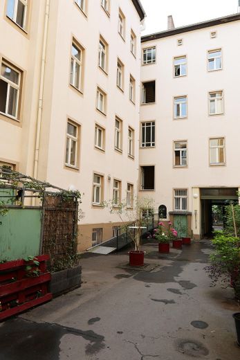 Complesso storico residenziale e commerciale con guest house a Berlin-Mitte – Sophienstraße – Innenhofansicht Vorderhaus