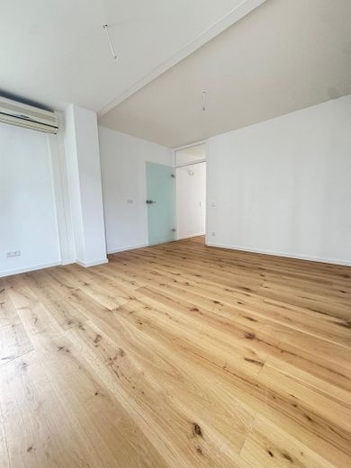 Büro / Schlafzimmer mit Loggia