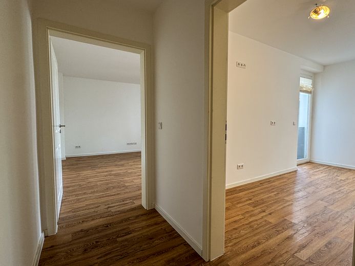 Zentrale 1- Zimmer Wohnung in Leverkusen mit Balkon – Flur