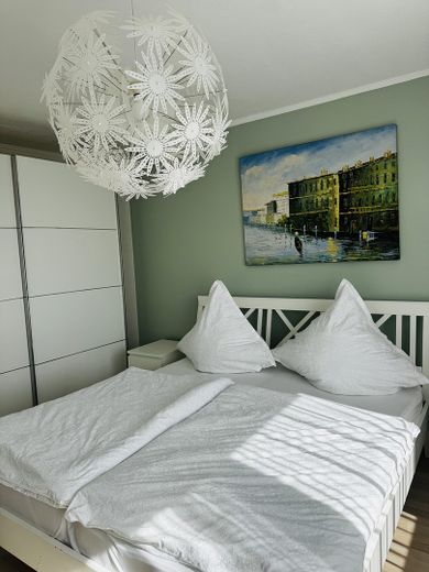 Affascinante appartamento ammobiliato di 2,5 locali a Monaco-Hadern - luminoso e tranquillo – Schlafzimmer