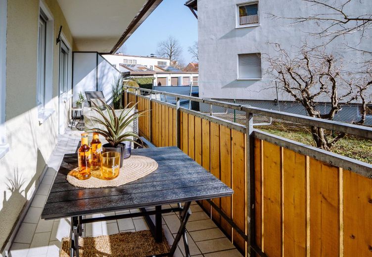 Libera e senza provvigione: appartamento di 3 locali con balcone a Hagnau – Foto 3