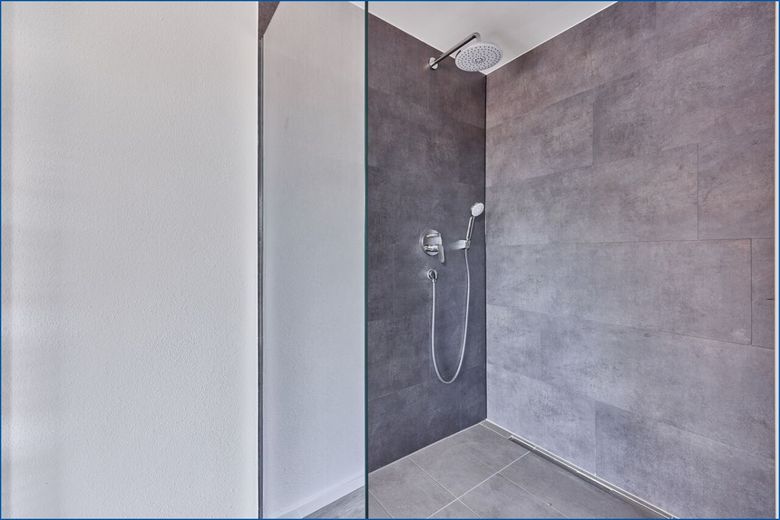 Charmantes Einfamilienhaus mit idyllischem Garten - technisch modernisiert! – Badezimmer