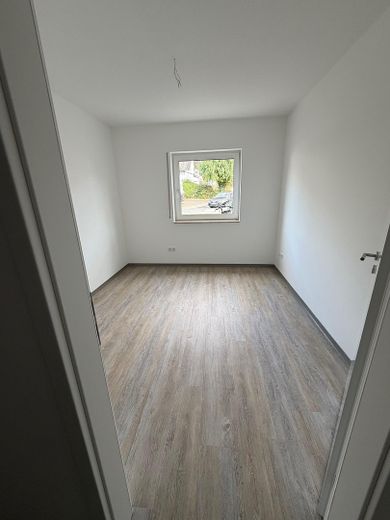 Newly renovated & quietly located – 3 rooms with balcony and lovely views – Büro/Kinderzimmer