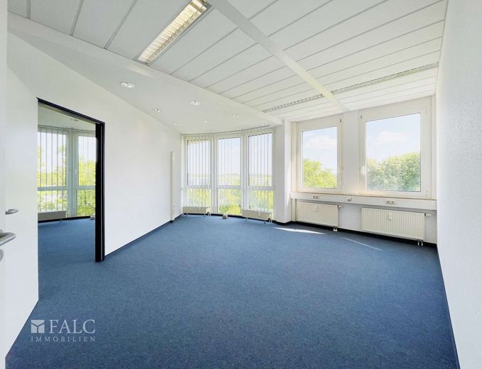 Büroflächen ab 240 m² zur Miete. Nur 9,50 EUR/m² Kaltmiete! – Bürofläche
