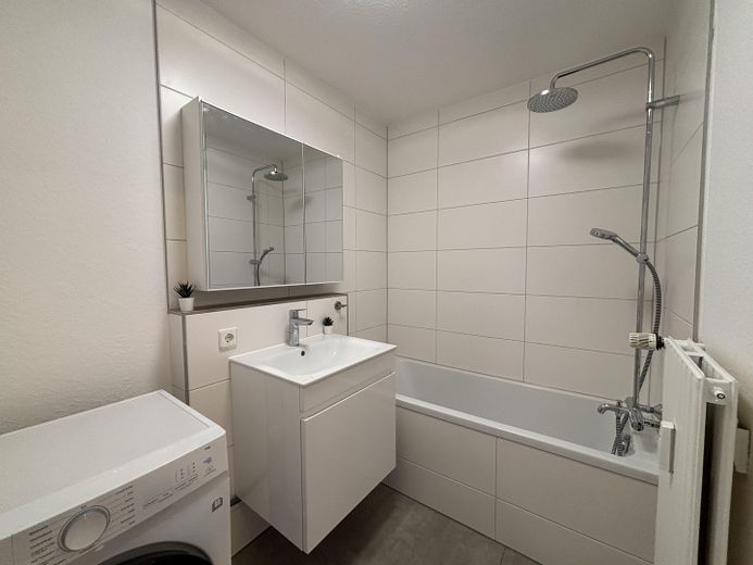 Kapitalanlage - Voll möblierte WG-Wohnung in Ludwigsburg-Neckarweihingen – Bad