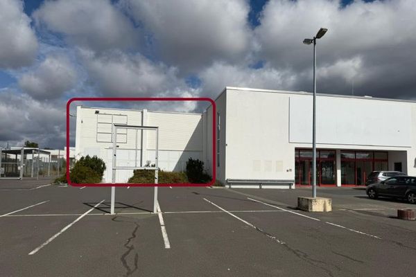 La vostra occasione top: attraente filiale di panetteria a Selb in un nuovo negozio di bricolage con centro giardinaggio