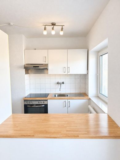 Eerste bewoning na renovatie 2-kamerappartement, met balkon, inbouwkeuken en parkeerplaats in de ondergrondse garage – Neuwertige Küche