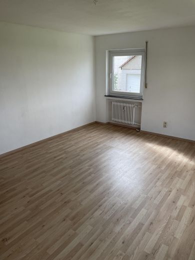 luminoso appartamento ristrutturato di 3 locali con cucina componibile, balcone e posto auto – Wohnzimmer 1