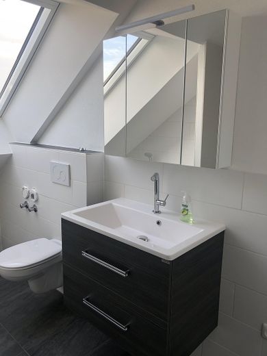 Attic apartment with south-facing balcony – Bad