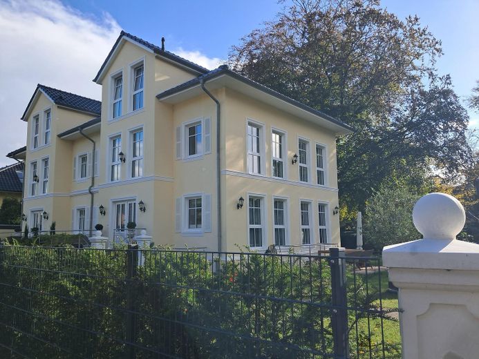 A+ Neubau Wohnensemble in Elbnähe (2 Stadtvillen im Verbund) – A+Neubau in Elbnähe