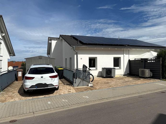 Neuwertige Doppelhaushälfte in schöner Lage – Stellplatz 2