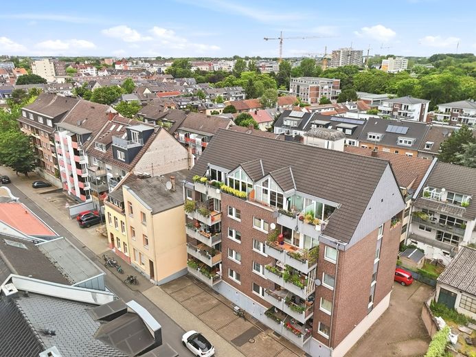3 Zimmer Wohnung mit Balkon in Köln-Nippes zu kaufen – Drohnenaufnahme