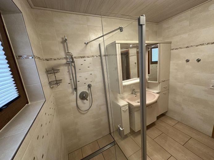 Großzügiges - freistehendes - Einfamilienhaus mit Garten - Privatverkauf ohne Maklerprovision – Badezimmer 2 (EG)