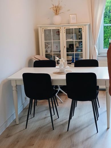 Sonnige 3-Zimmerwohnung mit Garten und Blick auf die Weinberge – Essbereich