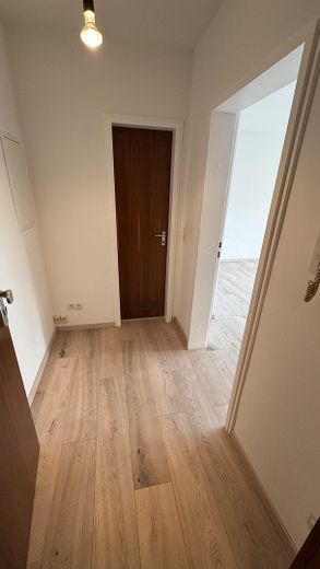 DOSKONALE WYREMONTOWANE MIESZKANIE 1-POKOJOWE Z NOWĄ KUCHNIĄ, BALKONEM I MIEJSCEM PARKINGOWYM – Bad - Bild 2