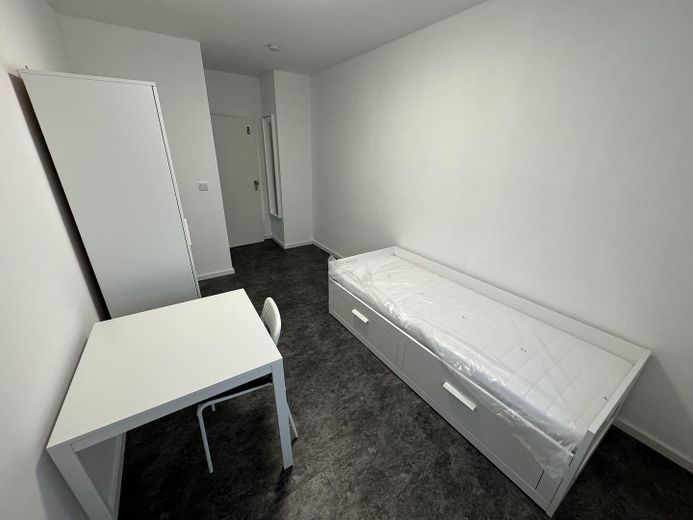 Immeuble commercial complet avec 10 chambres rénovées, un rez-de-chaussée à usage flexible et un potentiel d’aménagement dans les combles – 1. und 2. OG - Zimmer 