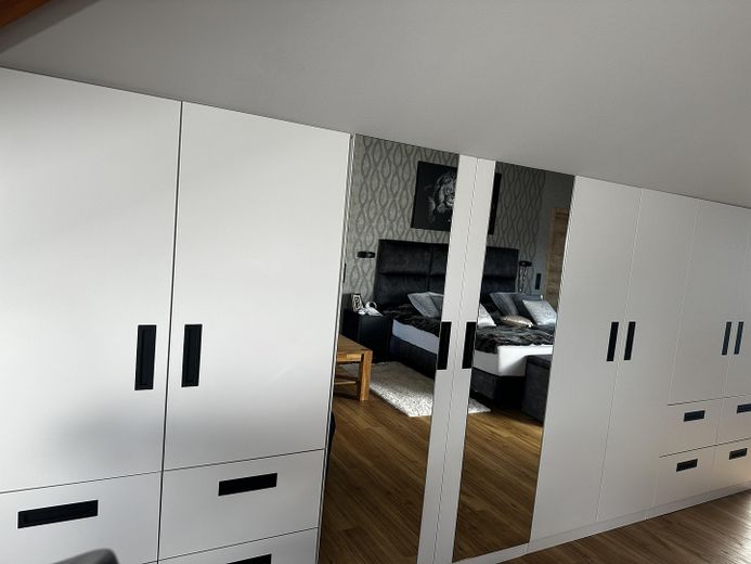 Viel Platz, wenig Energiekosten – Neuwertige Stadtvilla auf 367 qm  A+ – Einbauschrank-2 2.OG