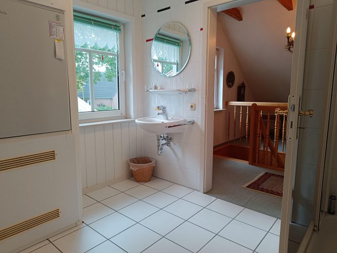 Traumhaus mit Sauna & großzügigem Gartengrundstück in Aurich-Wiesens – Provisionsfrei – Duschbad im Dachgeschoss