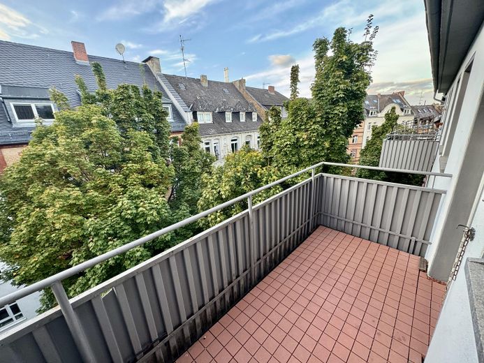 Bright 2-room apartment with balcony in a prime location – Photo 1