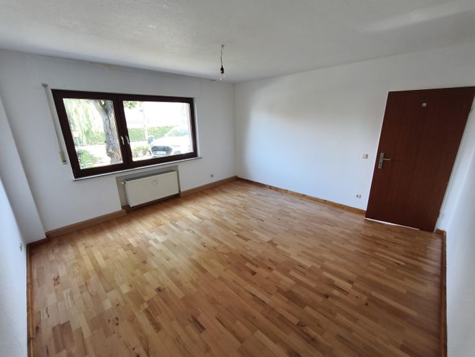 Großzügige Erdgeschoss Wohnung mit Garten und Garage – Schlafzimmer