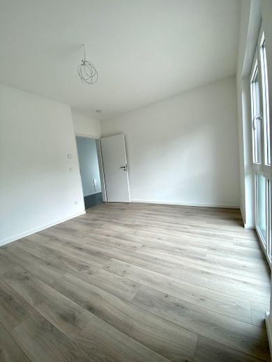 Ambizione urbana. Vivere nel verde. Esclusivo appartamento di 4 locali alle porte di Amburgo – Helles Kinder- / Arbeitszimmer