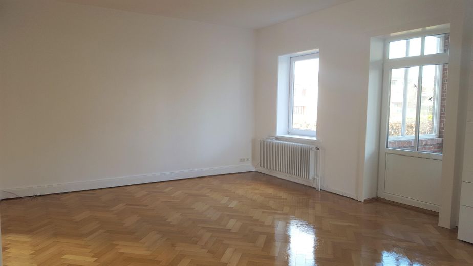 Erdgeschosswohnung in schmucker Stadtvilla – Wohnzimmer