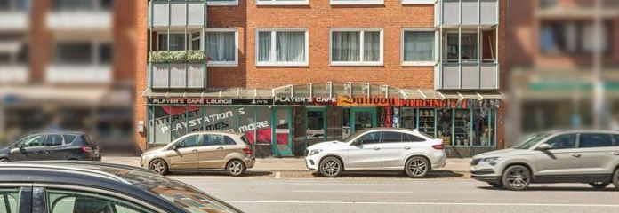 Attractive Residential and Commercial Building with Stable Rental Income in a Sought-After Hamburg Location