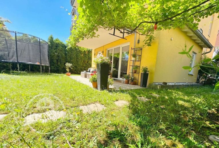 Garten, Ruhe, Lebensqualität - ein Zuhause zum Verlieben + Ähnlich Haus in Haus – Garten