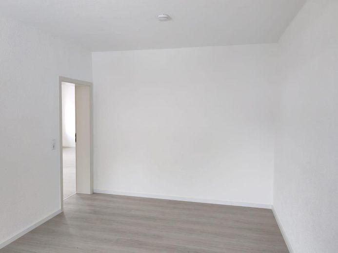 NEU SANIERT! 3R-Wohnung mit Stellplatz 80 m² (EBK) ***Vermieter-Bonus 2 Kaltmieten geschenkt*** – Schlafen