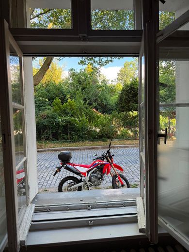 Rathaus Steglitz yakınında yeşil iç avlulu eski yapı cazibesi – Fotoğraf 12