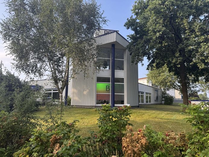 Top Gewerbeimmobilie in Isernhagen – Hausansicht