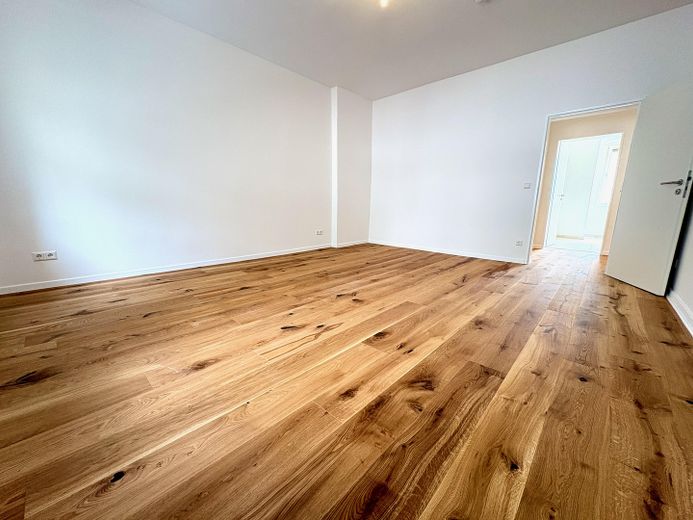Sofort bezugsfertig und vollständig modernisierte 2 Zimmer Wohnung – Wohnzimmer