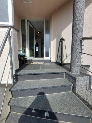 Casa unifamiliare con veranda invernale ;terrazza; giardino e garage.  !!(prezzo trattabile) – Foto 3