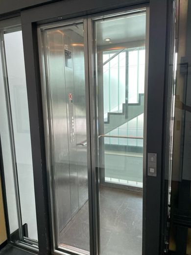 günstiger Büroraum in Gemeinschaftsbüro im Industriegebiet Leonberg an der Autobahn – Personenaufzug
