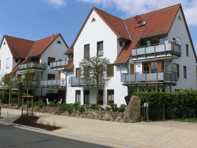Lichtdurchflutete 3-Zi.-EG-Wohnung in Strandnähe in Pelzerhaken – Hausvorderanschicht