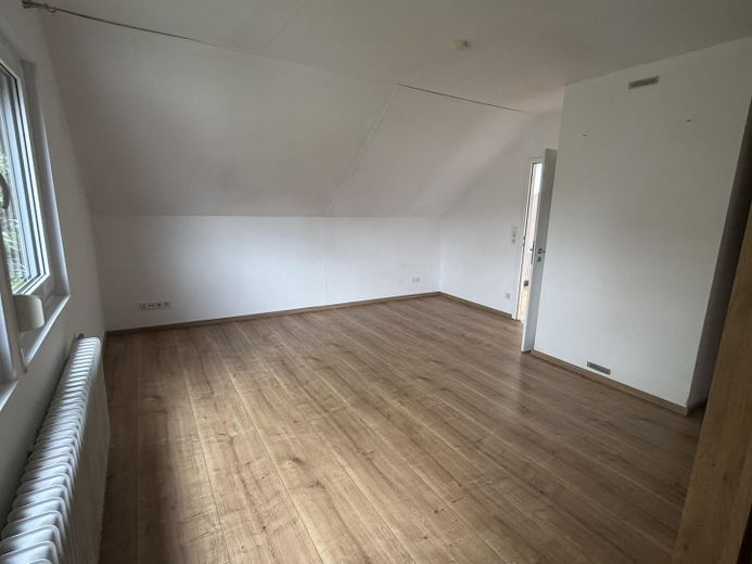 Freistehendes Einfamilienhaus mit schönem Garten und Garage in Aufderhöhe - PROVISIONSFREI – Schlafzimmer OG