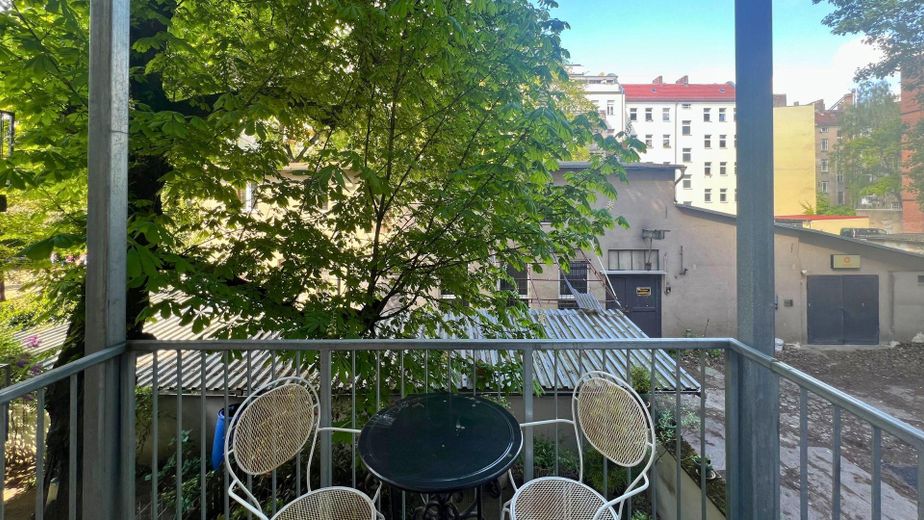 Helle möblierte 1-Zimmer-Wohnung mit Balkon im Herzen von Friedrichshain – Balkon